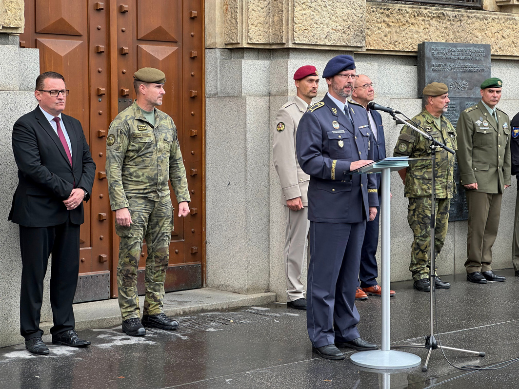 Právě si prohlížíte University of Defence at the Opening of a New Exhibition on Military Education