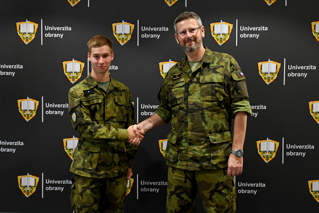 Právě si prohlížíte Rector-Commandant Welcomes Bronze Medal Pilot from the World Championship