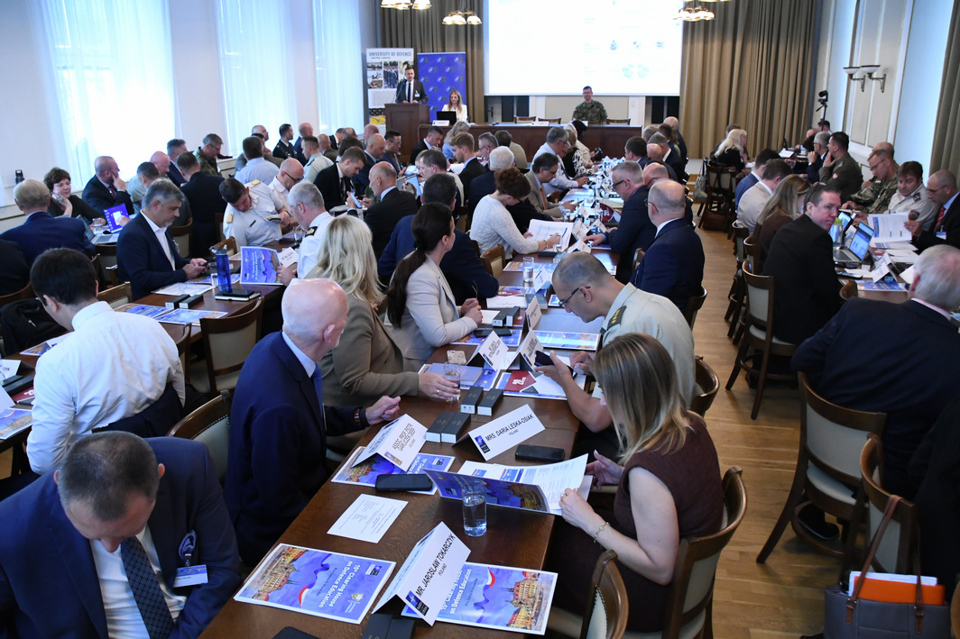 Přečtete si více ze článku University Hosts Clearing House on Defence Education Meeting